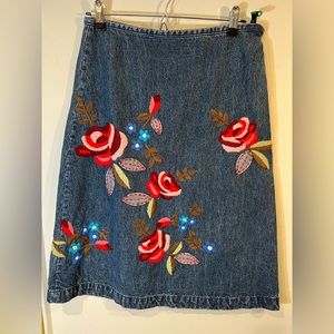 Boden Nordstrom Floral Embroidered Hand Knit A line blue denim skirt. Like New